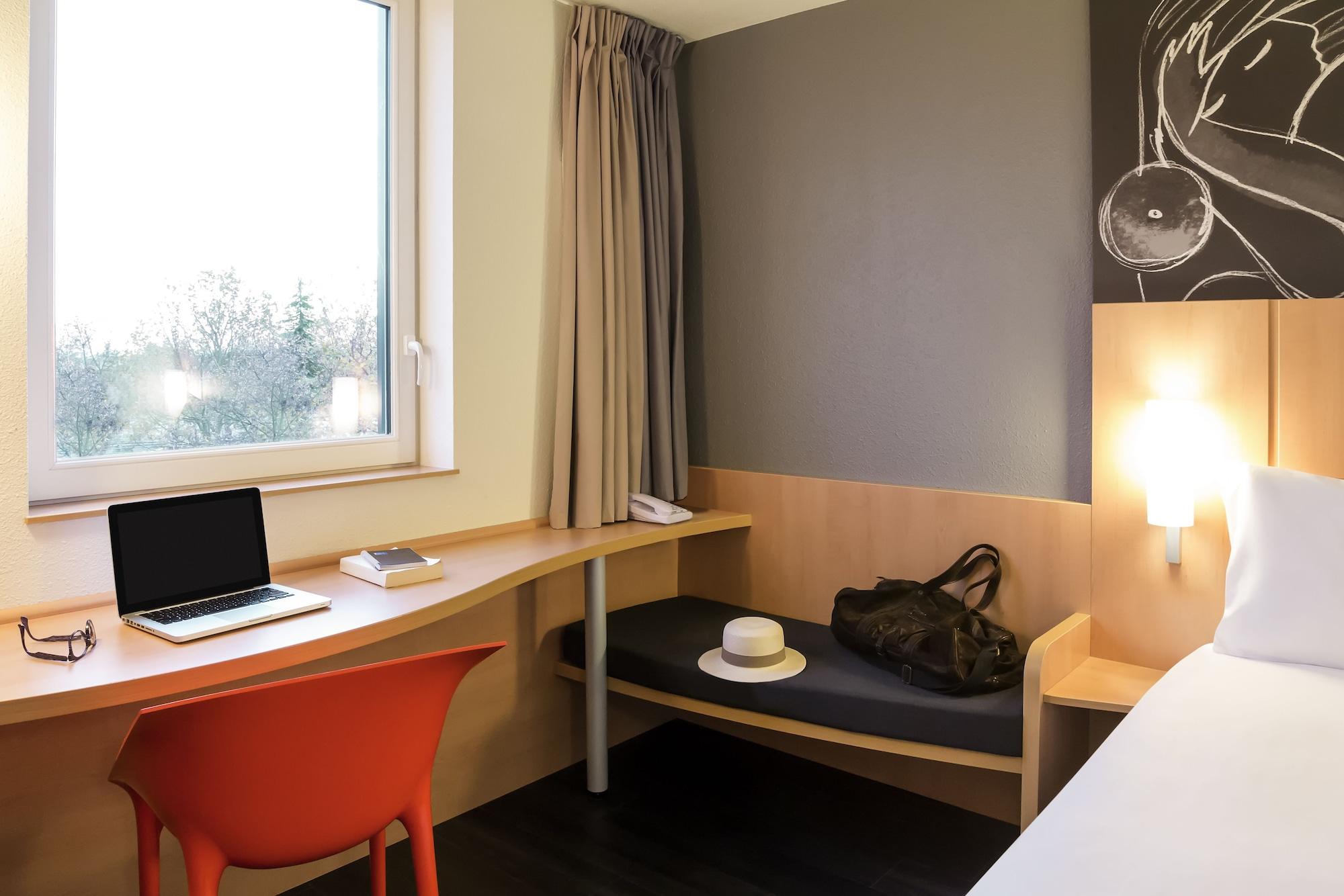 Ibis Ouest - A9