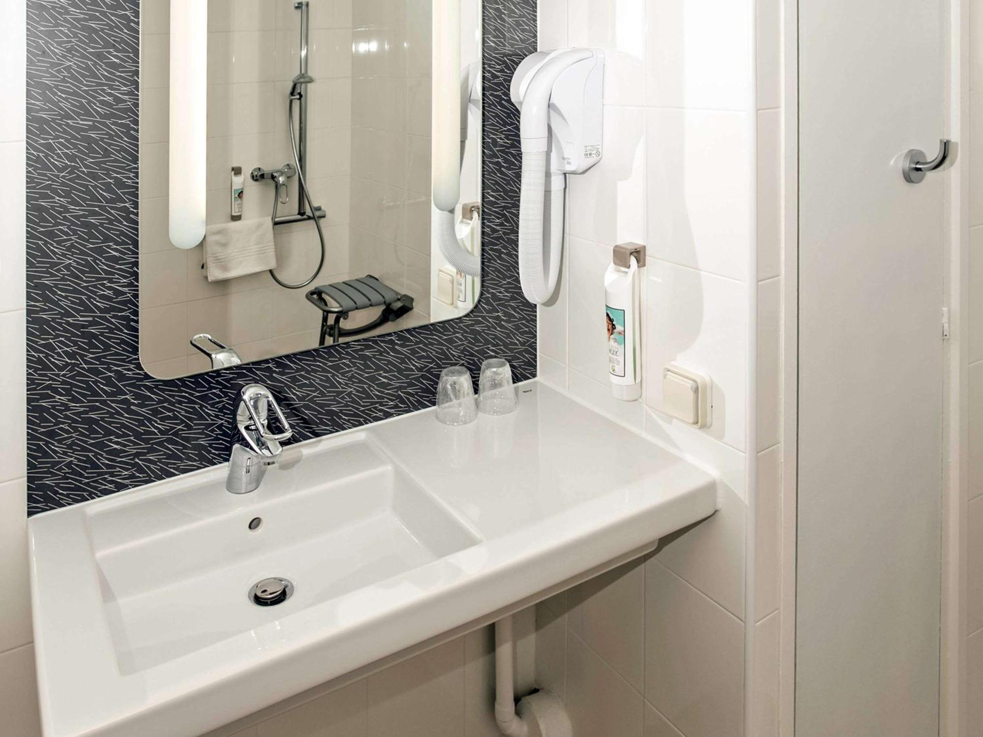 Hotel Ibis Ouest - A9 3*