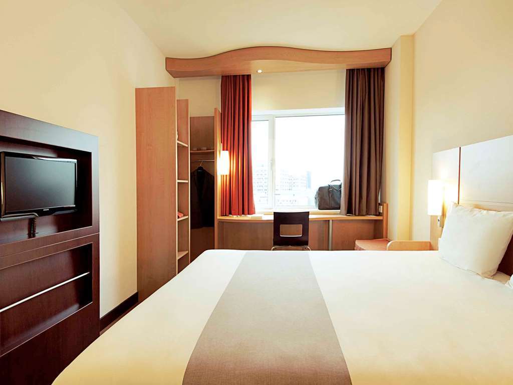 Ibis Ouest - A9